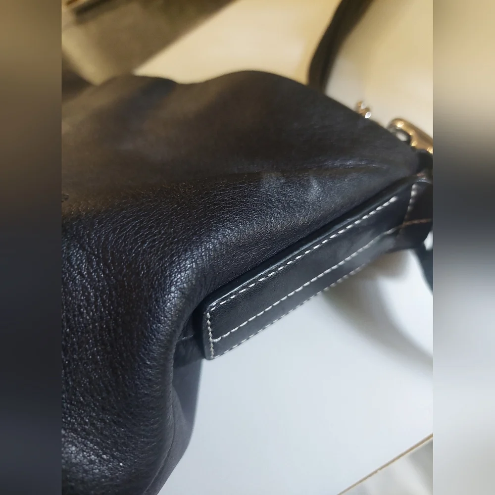 Elegant Black Leather Coach Crossbody - Picture 10 of 16